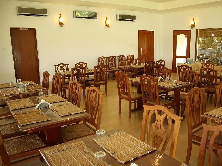 Manor Back Water Resort Kumarakom Exterior foto
