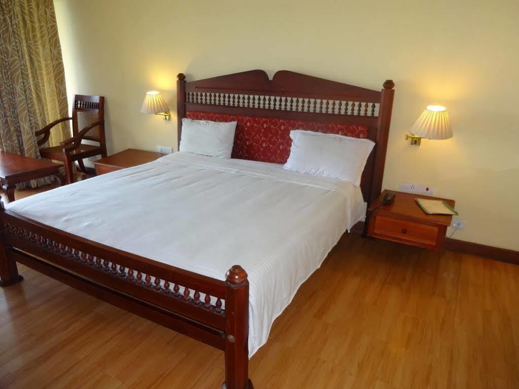 Manor Back Water Resort Kumarakom Exterior foto