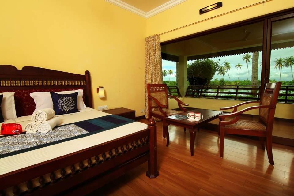 Manor Back Water Resort Kumarakom Exterior foto