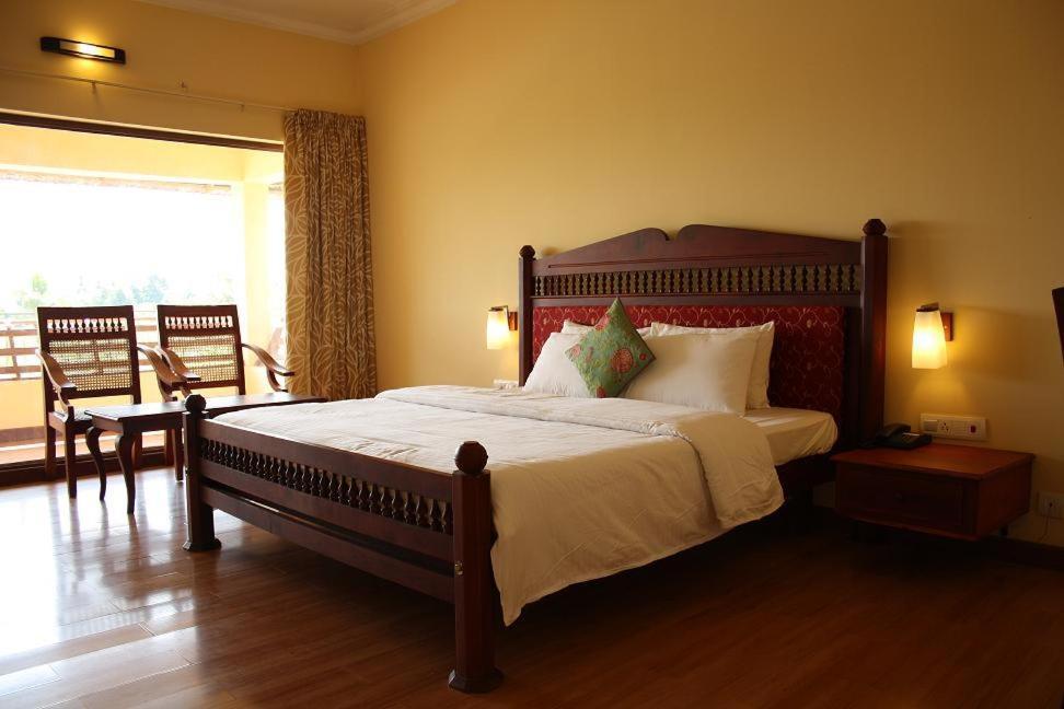 Manor Back Water Resort Kumarakom Exterior foto