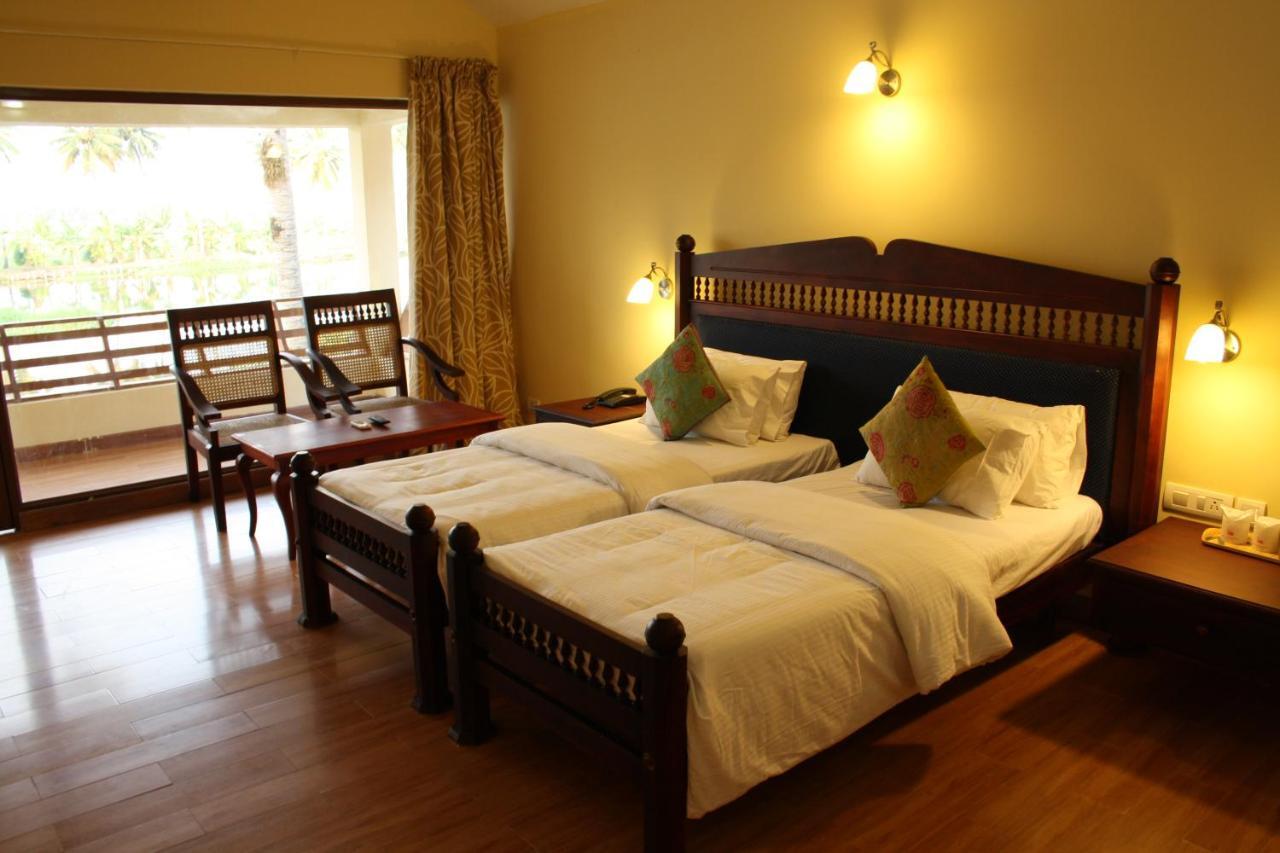Manor Back Water Resort Kumarakom Exterior foto