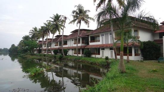Manor Back Water Resort Kumarakom Exterior foto